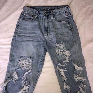 American Eagle Ripped Mom jeans